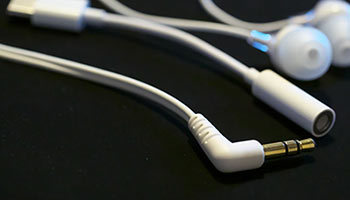 種類増えすぎのイヤホンのプラグ問題 結束バンドで解決 n R