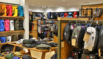 ヨドバシカメラ 石井スポーツマロニエゲート銀座店 オープン 関東エリア最大級のキャンプ売り場 n R