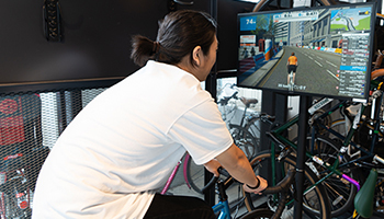 自宅にいながら自転車レースに参加可能! 運動と交流を楽しめる自転車