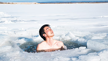 北海道を応援！　凍った川を水風呂にする冬のアウトドアサウナ「十勝アヴァント」
