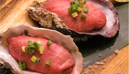 「和牛肉炙り寿司」が名物の「焼肉みどる」、海鮮と牛タンのコラボメニュー開始