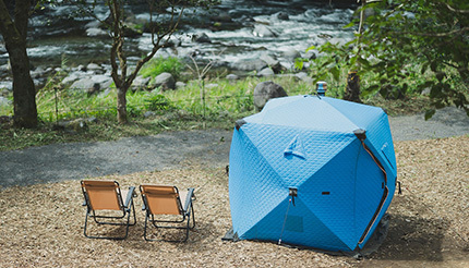 横を流れる川が水風呂に！ 「テントサウナ」が楽しめるキャンプ