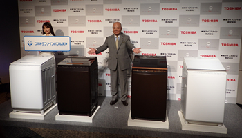 東芝、ナノサイズの「ウルトラファインバブル」で洗浄する縦型洗濯乾燥