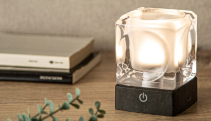 エディオン、ニトリと共同開発した「LEDコードレステーブルランプ