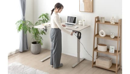 腰痛・肩こり対策に！ 立ち座り自由な電動昇降デスクがタンスのゲン 