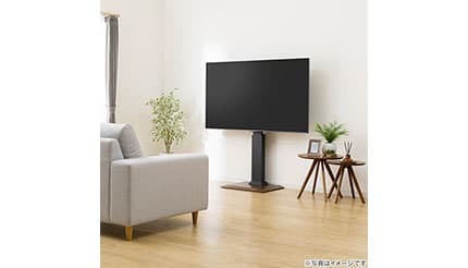 エディオンとニトリが開発した、キャスター付きで移動が楽な「TV