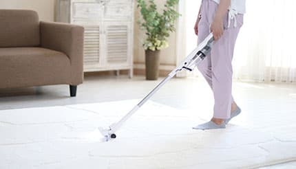 ドウシシャ、自走式ヘッドでスイスイと前進、軽量ボディーの