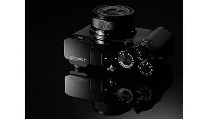 FUJIFILMのデジカメ「GFX100RF」が「fragment design」とコラボ 数量