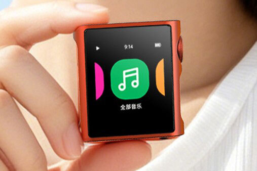 iPod nanoの再来！？ 多機能をポケットサイズに収めたオーディオ